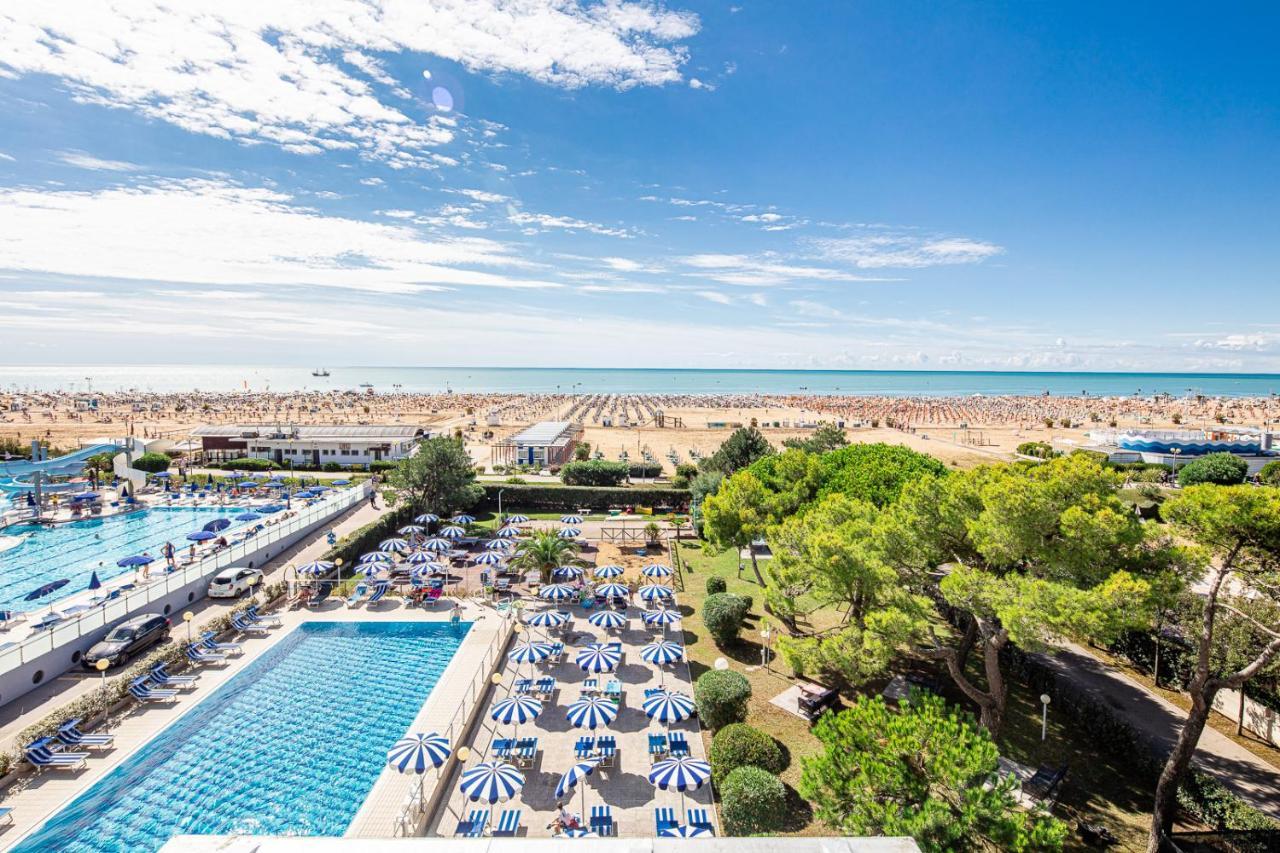 ביביונה Hotel Palace מראה חיצוני תמונה