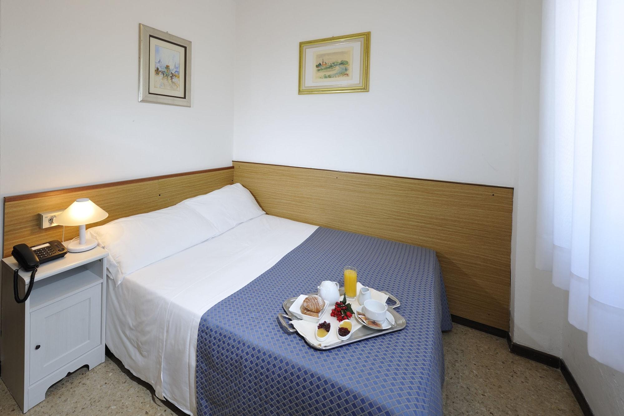 ביביונה Hotel Palace מראה חיצוני תמונה