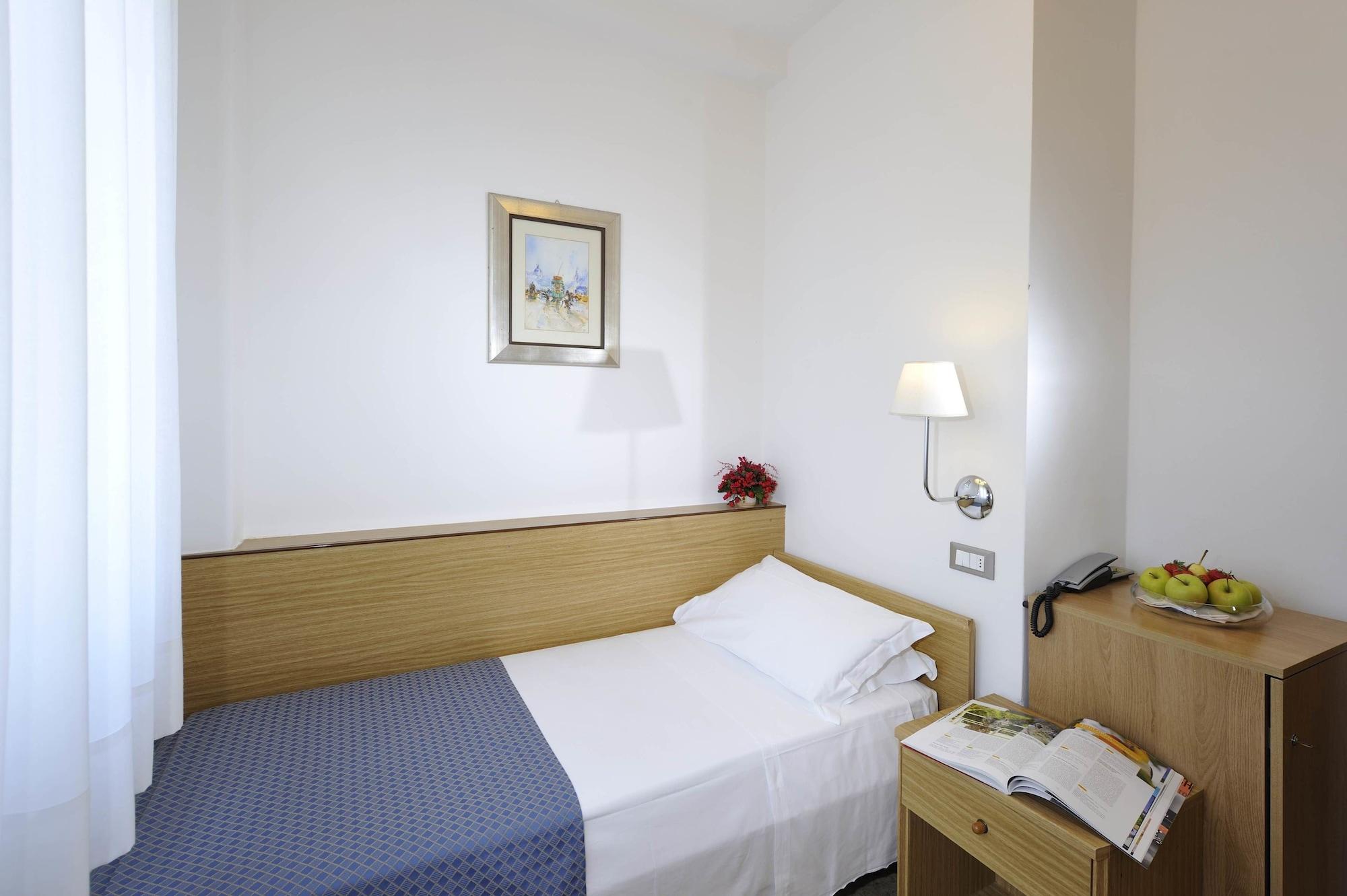 ביביונה Hotel Palace מראה חיצוני תמונה