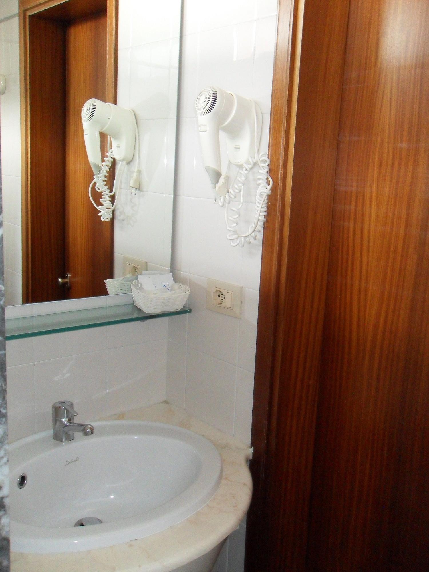 ביביונה Hotel Palace מראה חיצוני תמונה