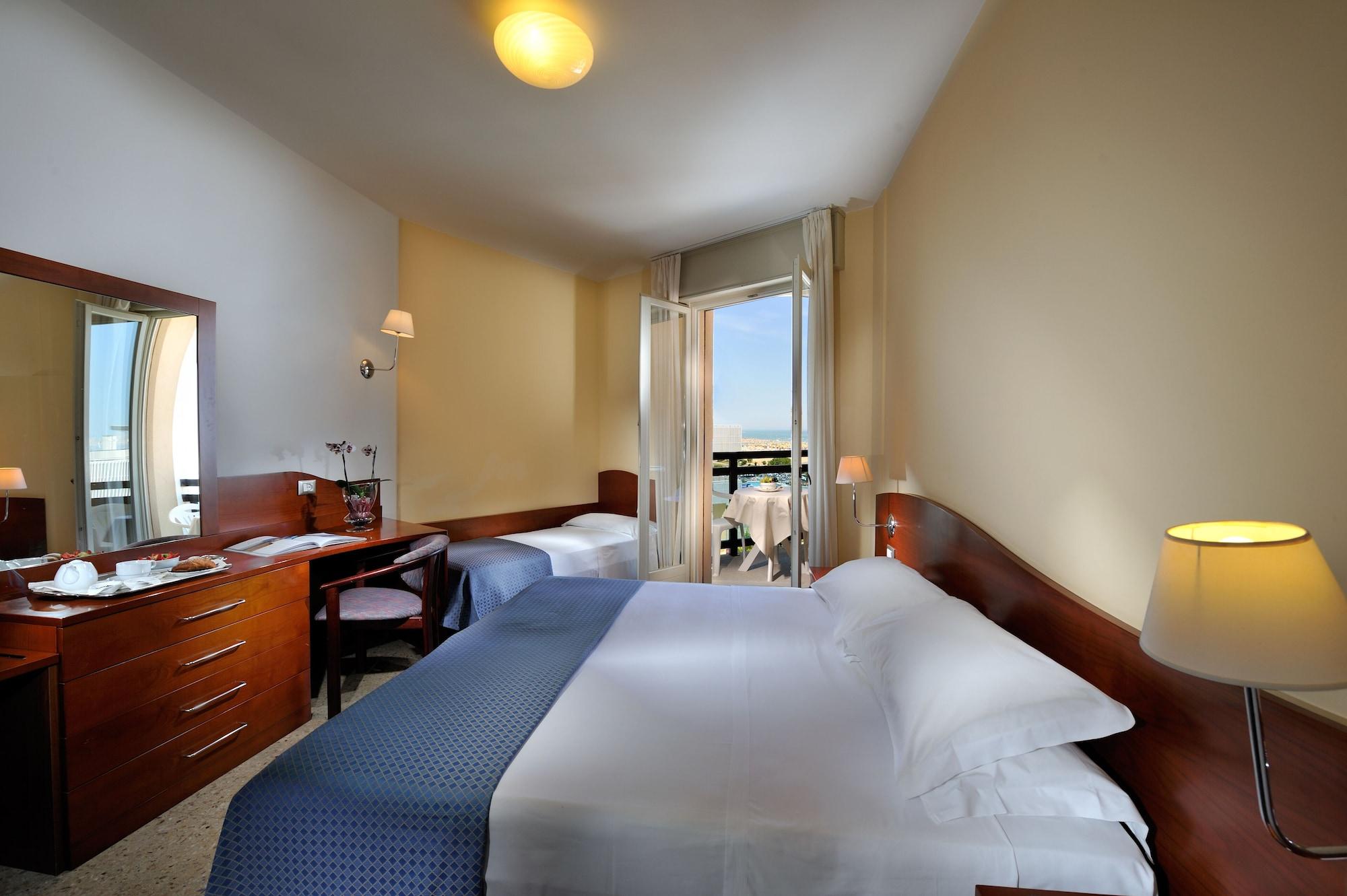 ביביונה Hotel Palace מראה חיצוני תמונה