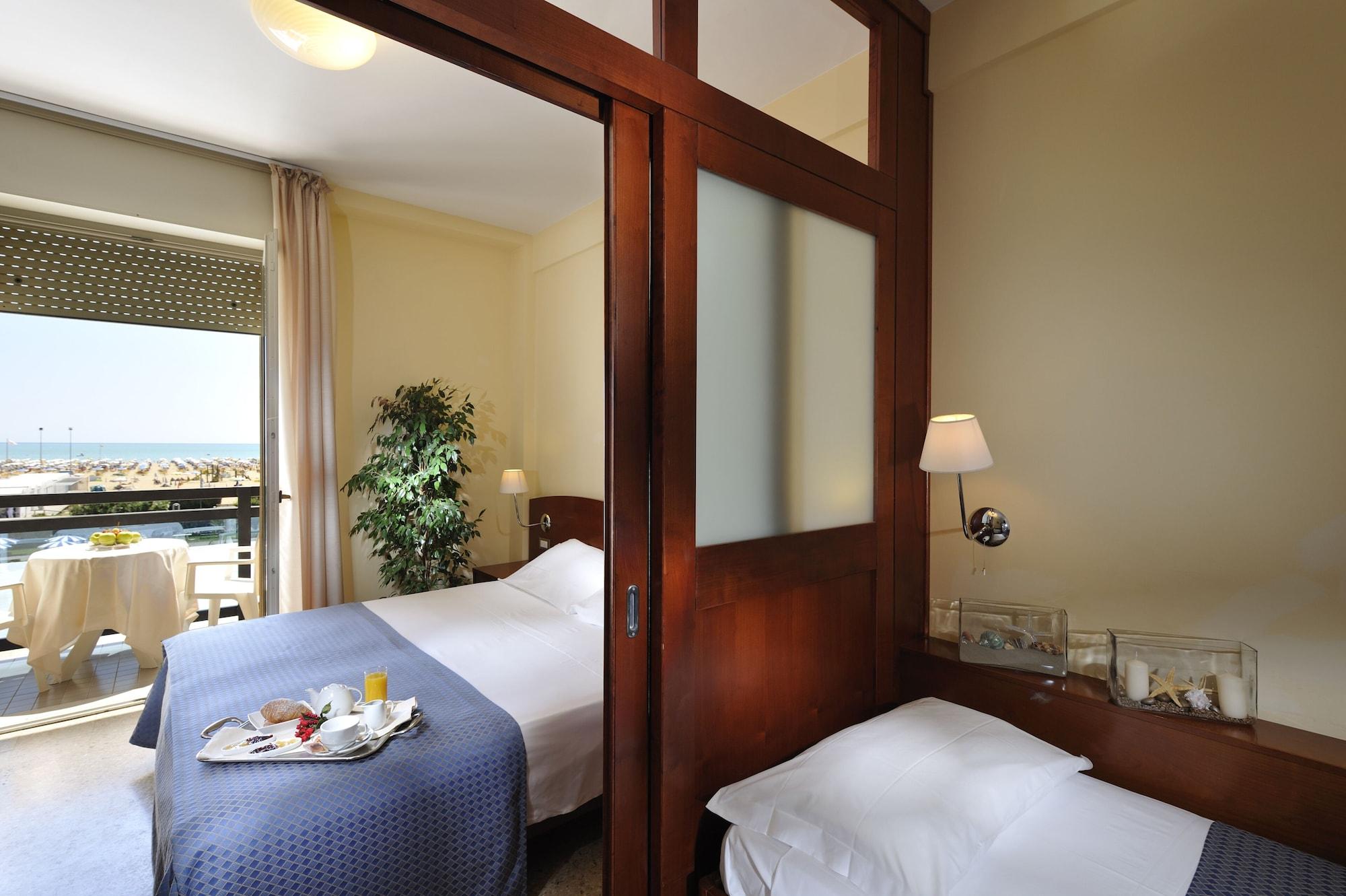 ביביונה Hotel Palace מראה חיצוני תמונה