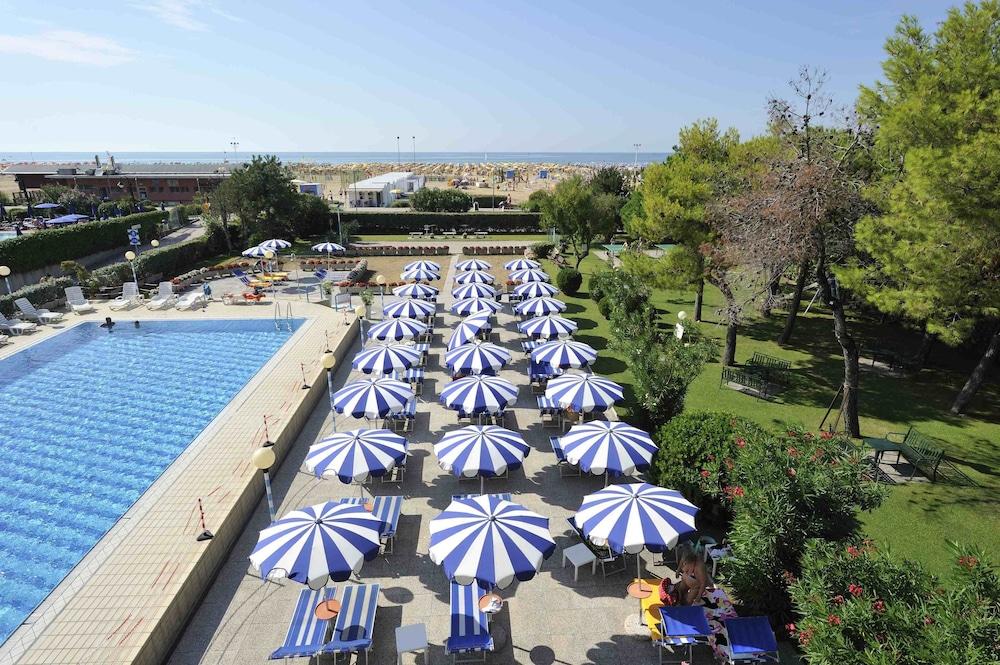 ביביונה Hotel Palace מראה חיצוני תמונה