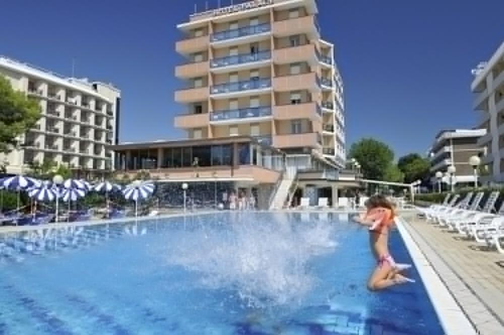 ביביונה Hotel Palace מראה חיצוני תמונה
