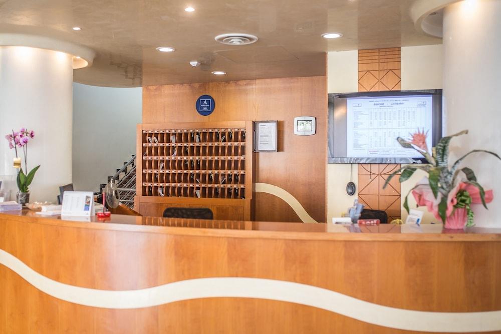 ביביונה Hotel Palace מראה חיצוני תמונה