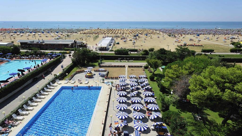 ביביונה Hotel Palace מראה חיצוני תמונה