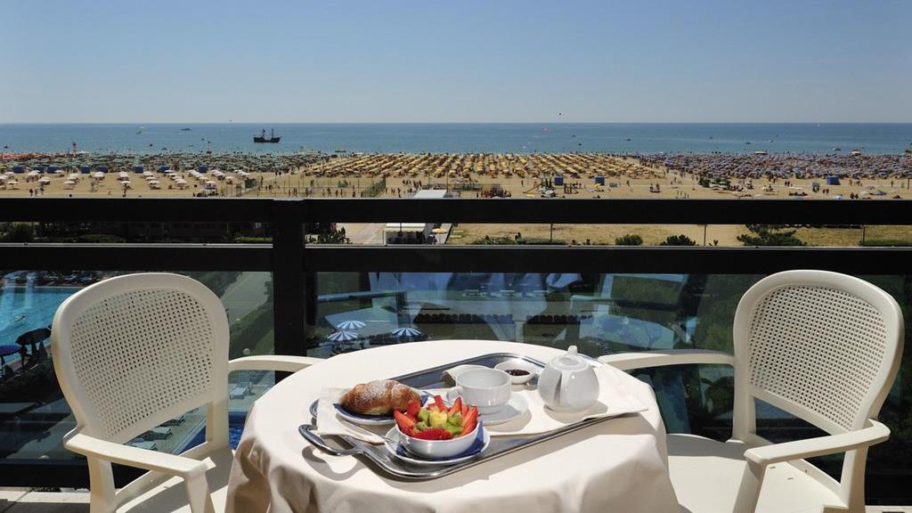 ביביונה Hotel Palace מראה חיצוני תמונה
