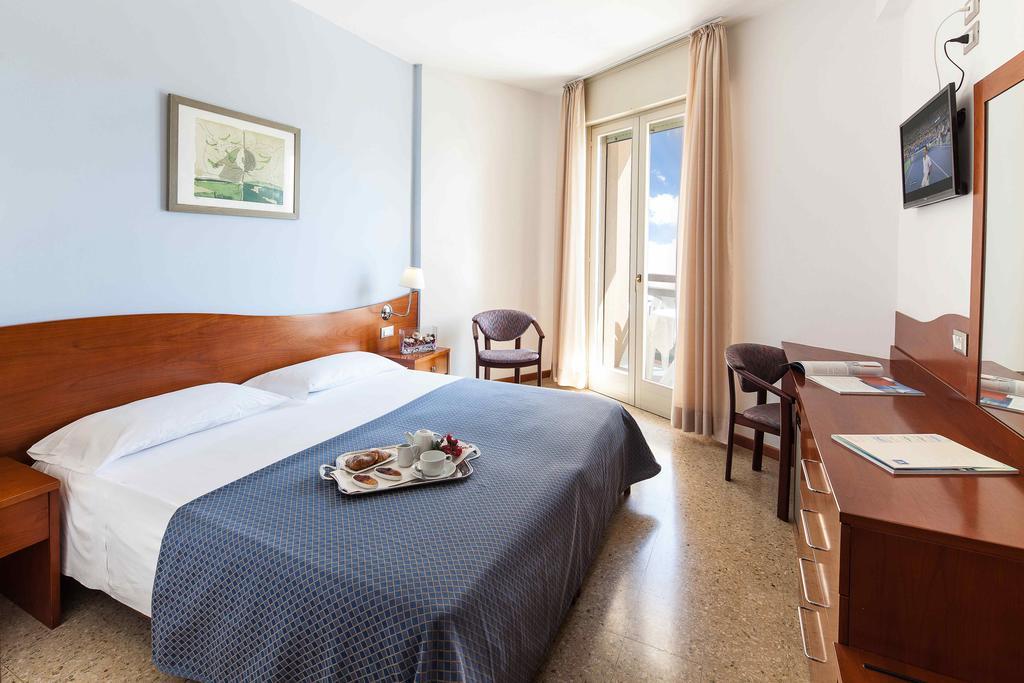 ביביונה Hotel Palace מראה חיצוני תמונה