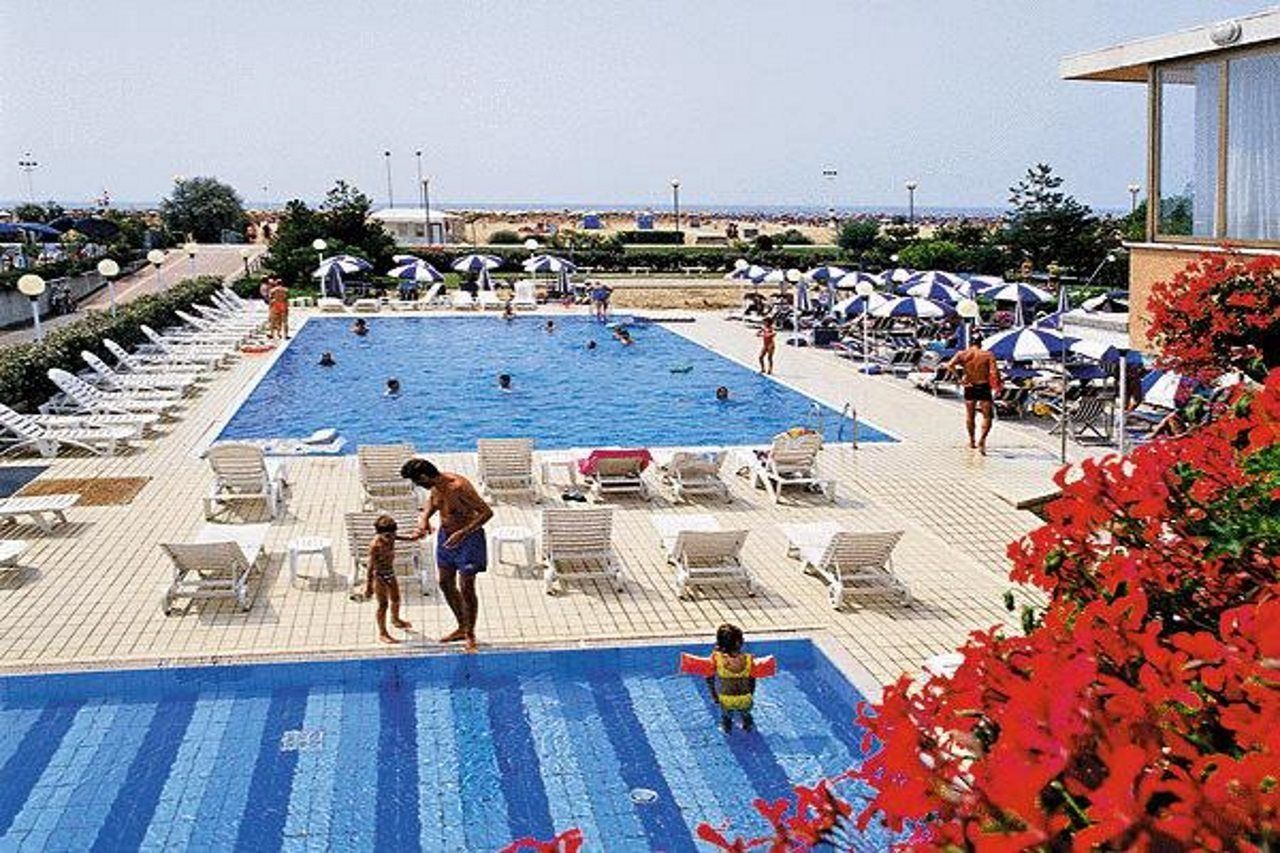 ביביונה Hotel Palace מראה חיצוני תמונה
