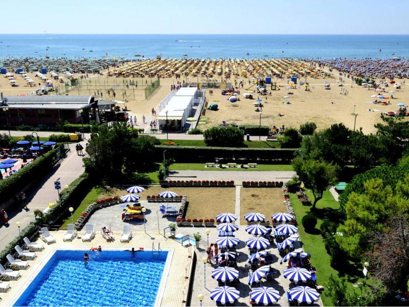 ביביונה Hotel Palace מראה חיצוני תמונה