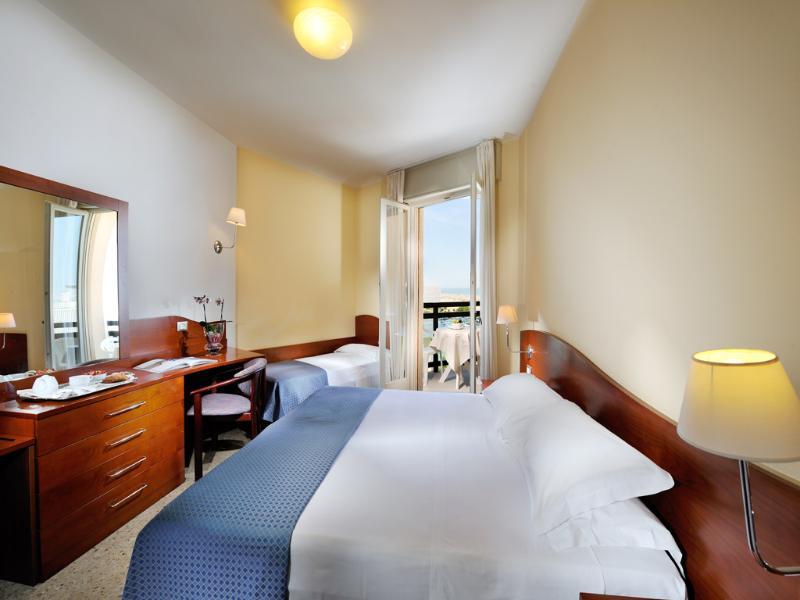ביביונה Hotel Palace מראה חיצוני תמונה