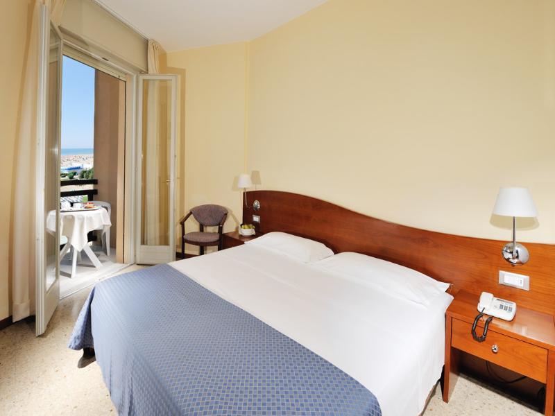 ביביונה Hotel Palace מראה חיצוני תמונה