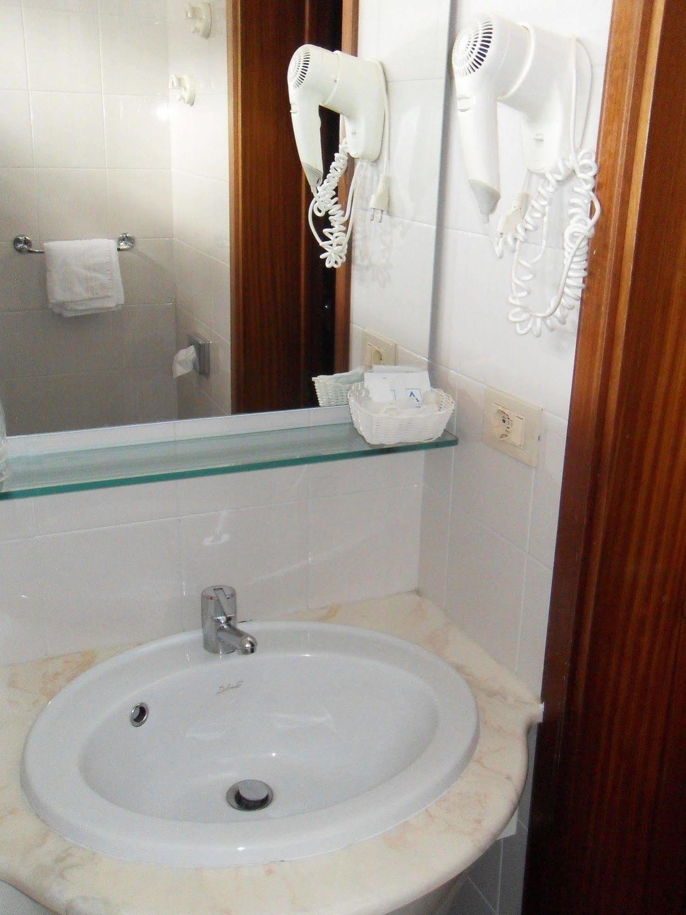 ביביונה Hotel Palace מראה חיצוני תמונה