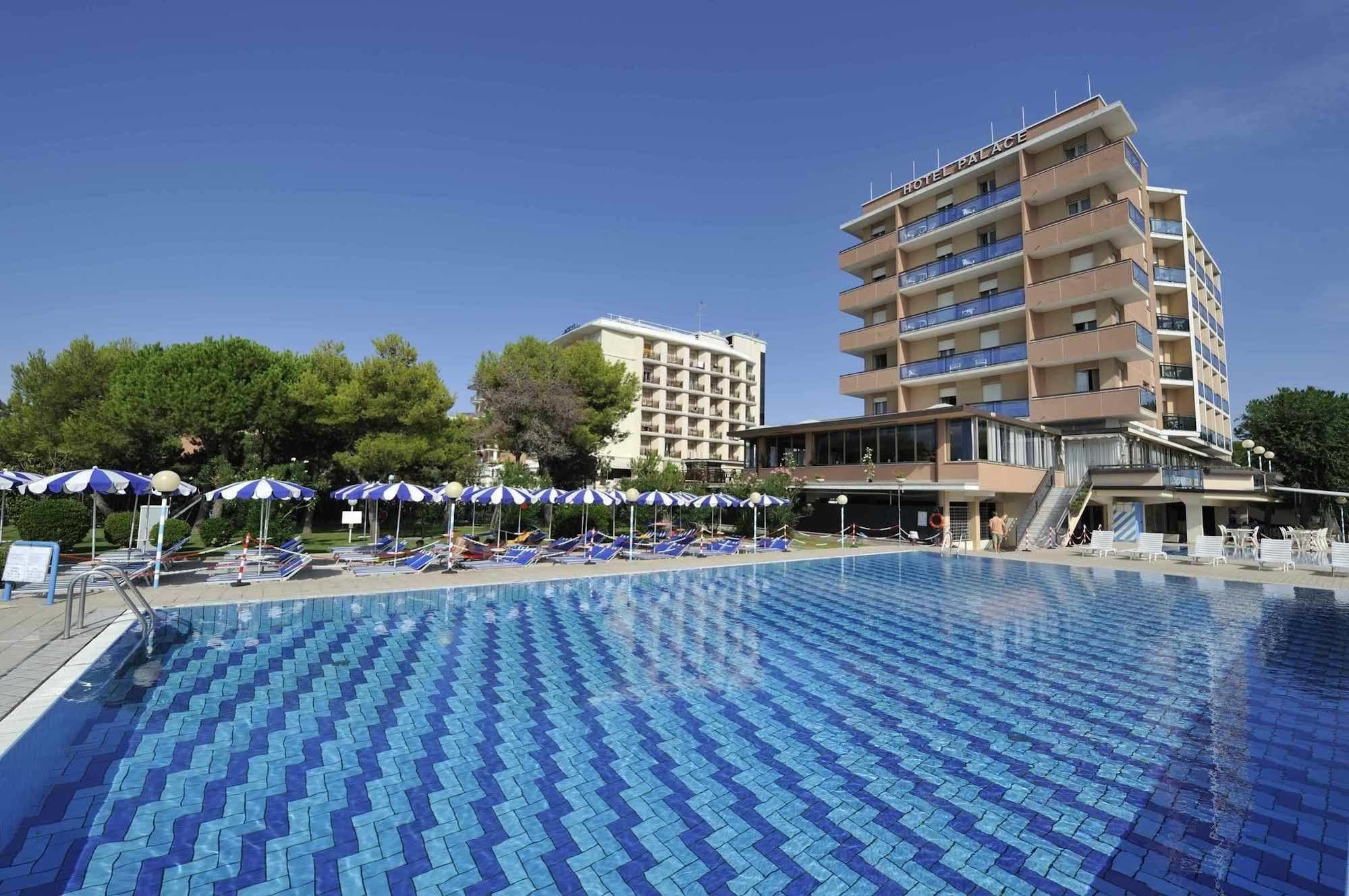ביביונה Hotel Palace מראה חיצוני תמונה